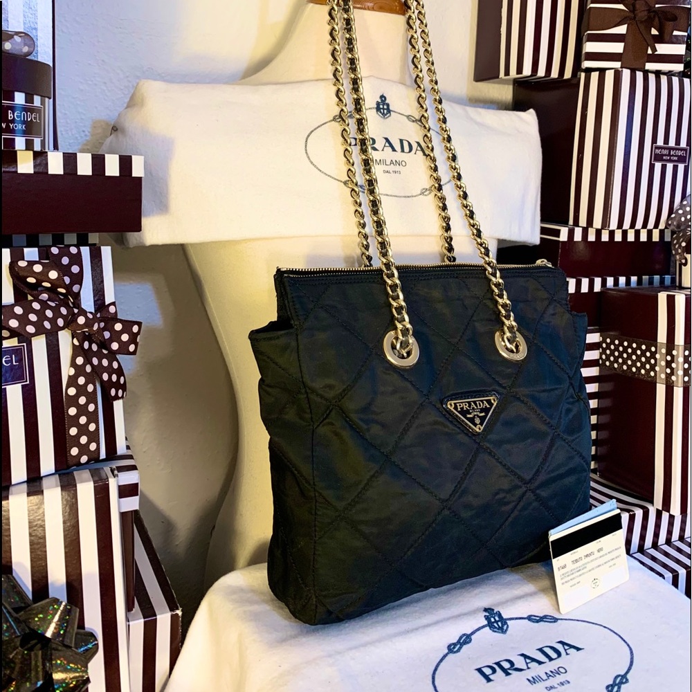 AUTHENTIC🌟PRADA VINTAGE BLACK/GOLD!🌟🌟CHAIN BAG!
